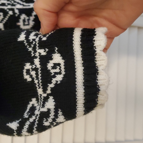 Spunky Vintage Cat In Window Design Black Sweater, Size Large - Picture 4 of 7